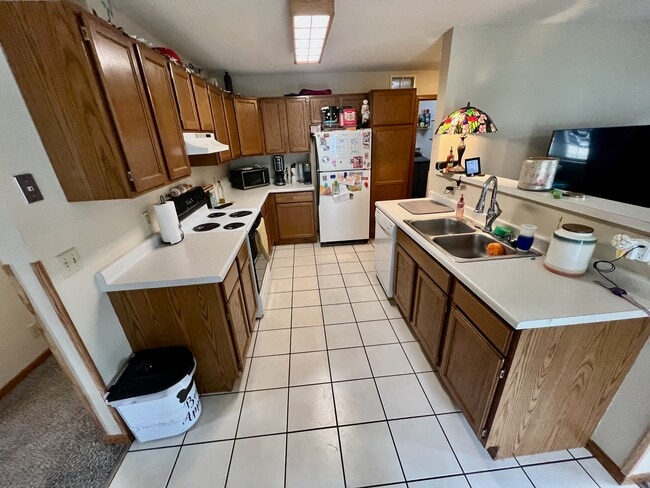 Building Photo - 2209 Melanie Ln