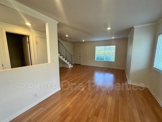 Foto del edificio - 248 Green Heath Pl