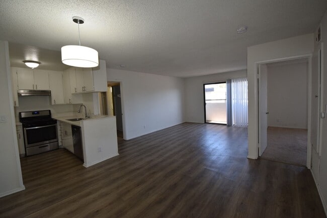 Building Photo - 7032 Remmet Ave