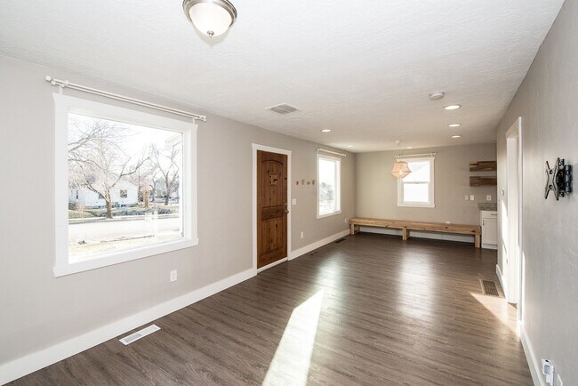 Foto del edificio - Beautiful Spacious Home in Sugarhouse!