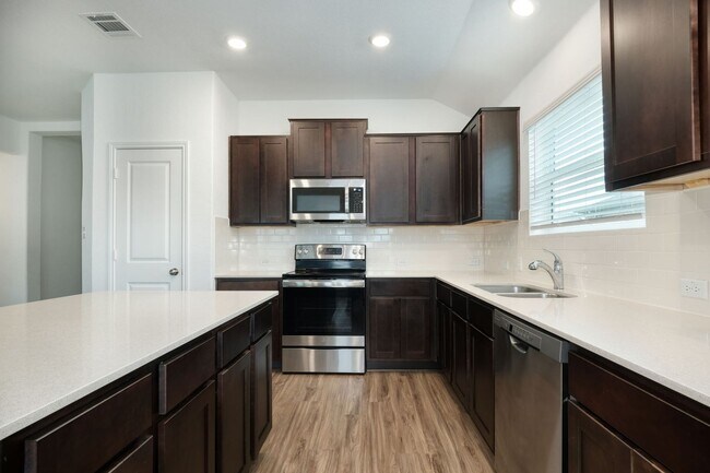 Building Photo - 206 Pearland St