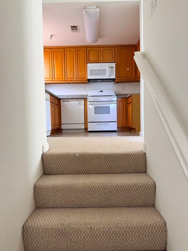 Building Photo - 2054