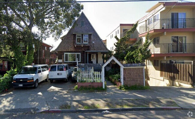 Building Photo - 2608 Benvenue Ave