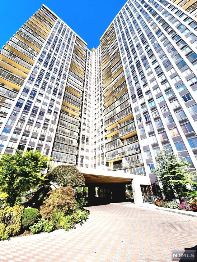 Primary Photo - 300 Winston Dr