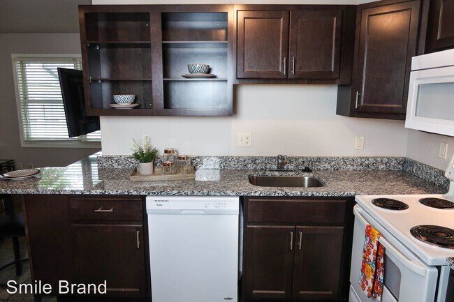 Foto del edificio - Studio, 1 bath Room For Rent - 504 E. Clark