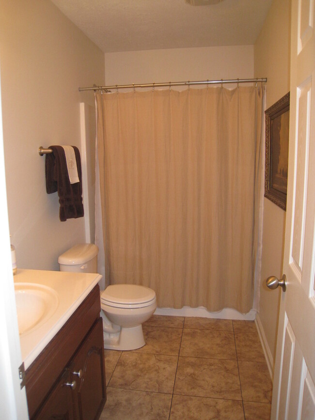 Building Photo - Open Floor Plan