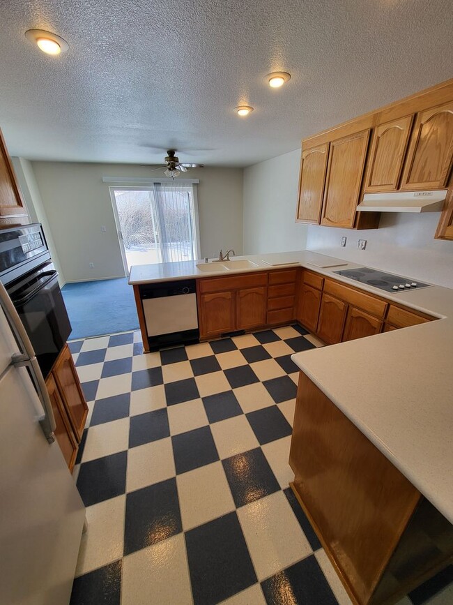 Building Photo - Spacious Home Now Available! 3066 Double T...