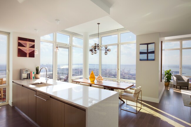 Building Photo - PH with Manhattan view