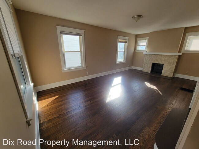 Foto del edificio - 3 br, 1 bath House - 1327 Vanderveer Avenue,