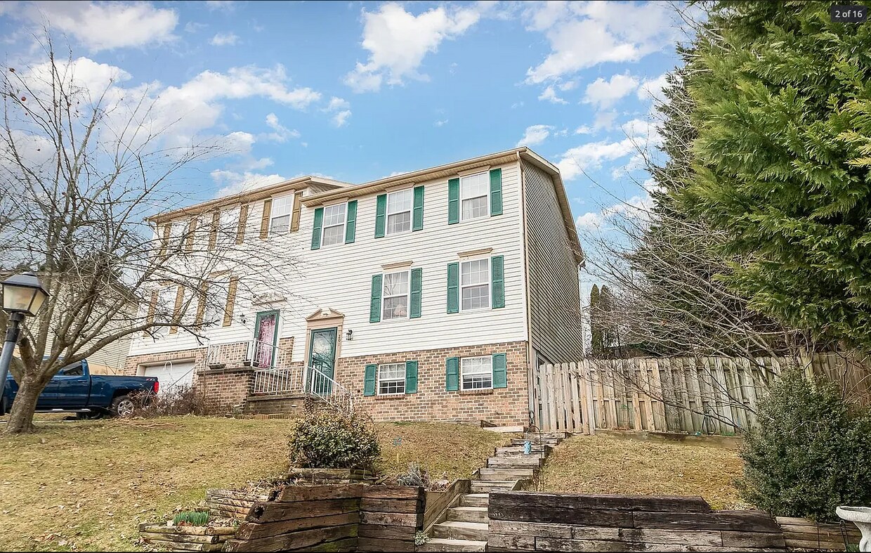 Foto principal - 201 Breezewood Dr