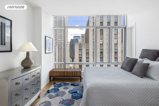 Building Photo - 18 W 48th St
