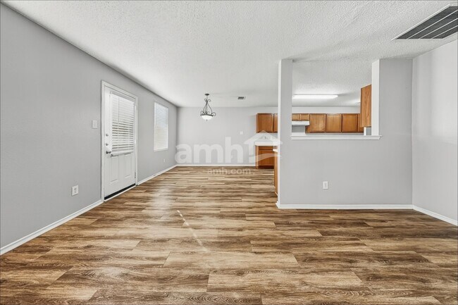 Foto del edificio - 1313 Cherokee Rose Ln