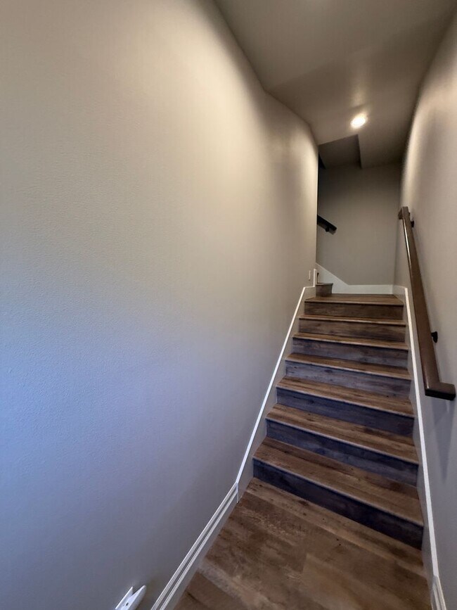 Foto del edificio - POULSBO - BEAUTIFUL AND BRANDNEW 1 BED 1 BATH