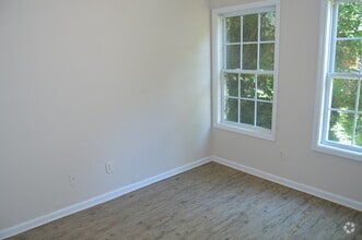 Building Photo - 5060 Chrysler Dr