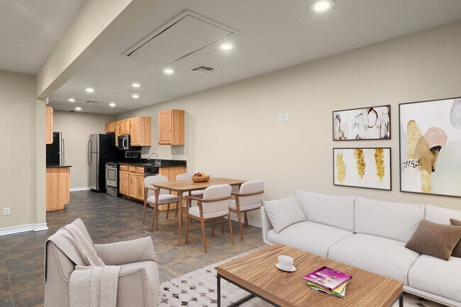 Foto del edificio - Walk to campus, Walk downtown, Shared Fenced Yard and Courtyard, Flat Rate Utilities!