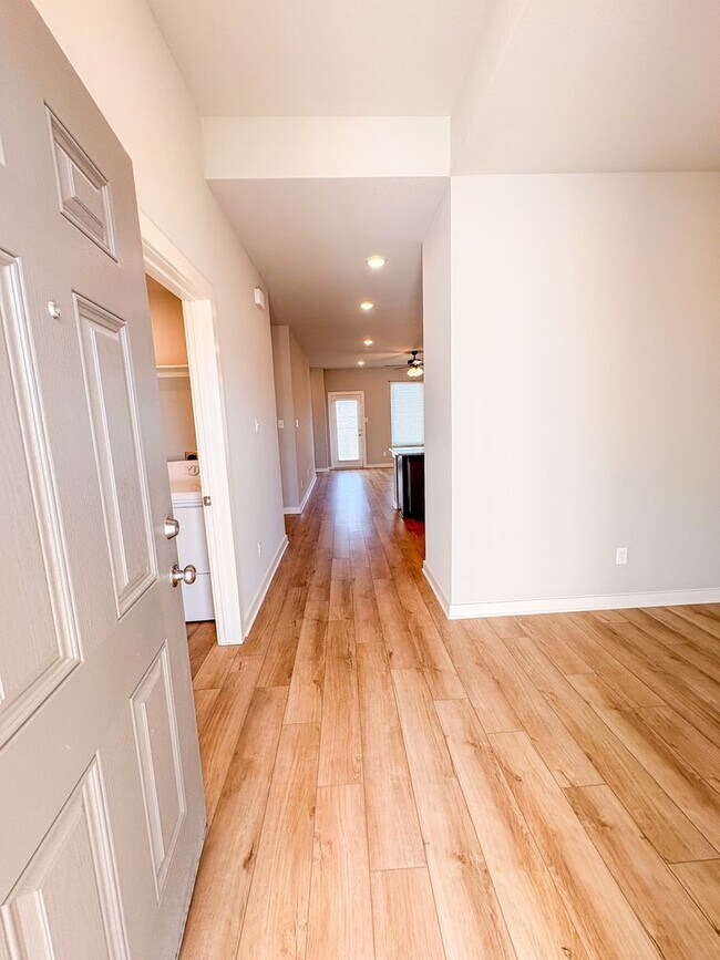 Foto del edificio - 4241 Centerfire Rd