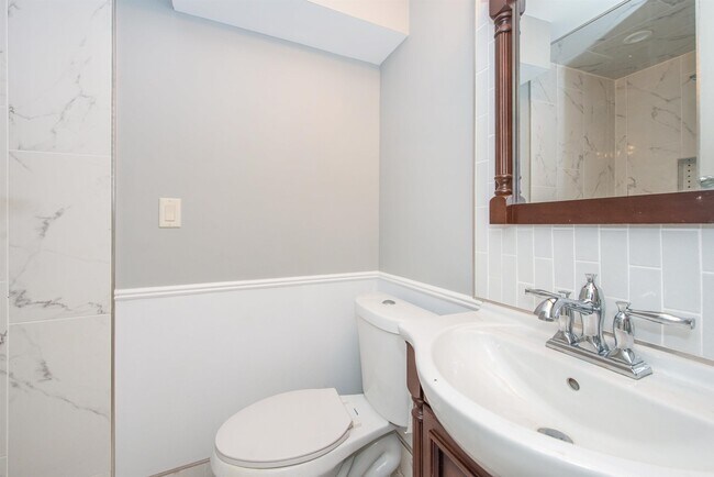 Building Photo - 59A Bleecker St