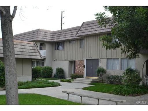Building Photo - 4840 Larwin Ave