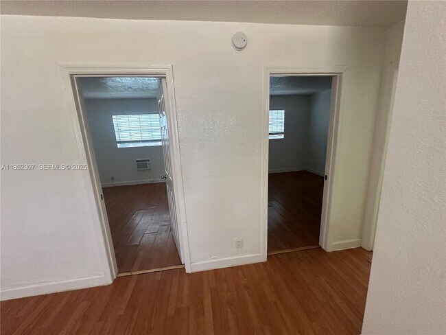 Foto del edificio - 300 SW 4th Ct