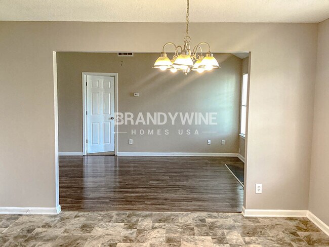 Foto del edificio - MOVE IN BY SEPT 15TH AND RECEIVE HALF OFF ...