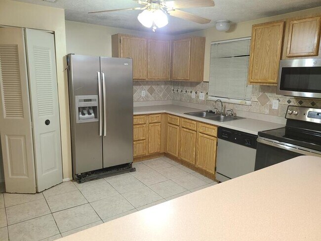 Building Photo - 324 Bromsgrove Dr