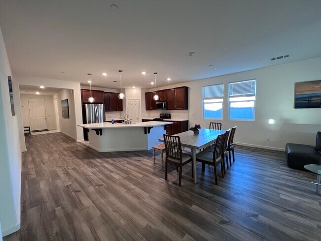Building Photo - 1400 Van Zee Dr