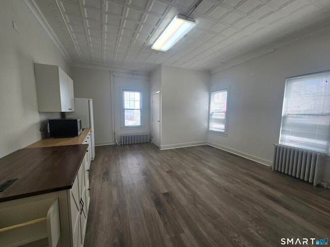 Building Photo - 49 Woodside St