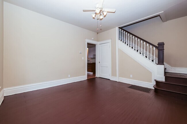 Foto del edificio - 557/559 E Madison Ave