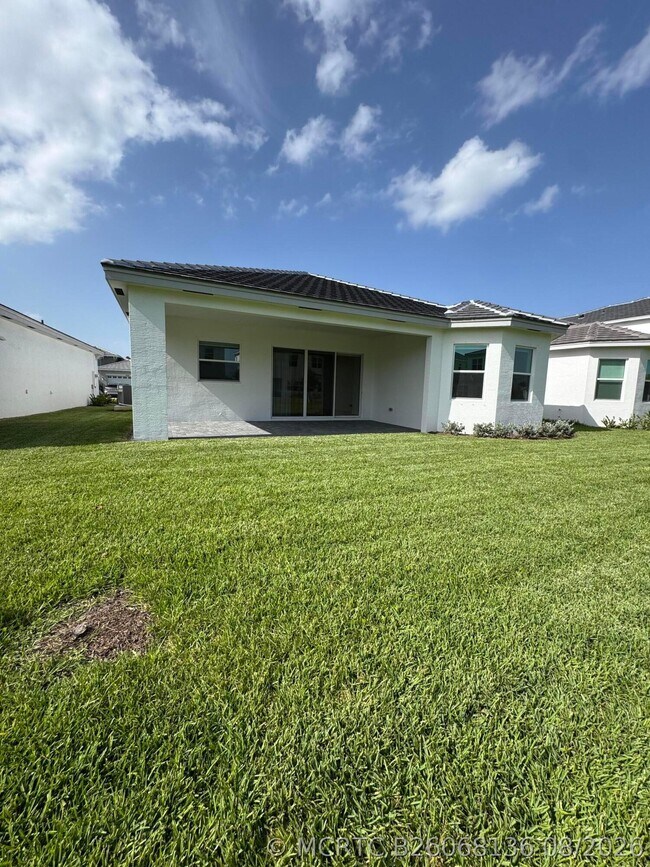 Building Photo - 14212 Spruce Pne Dr