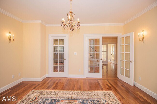 Building Photo - 3 br, 2.5 bath House - 723 42nd Ave