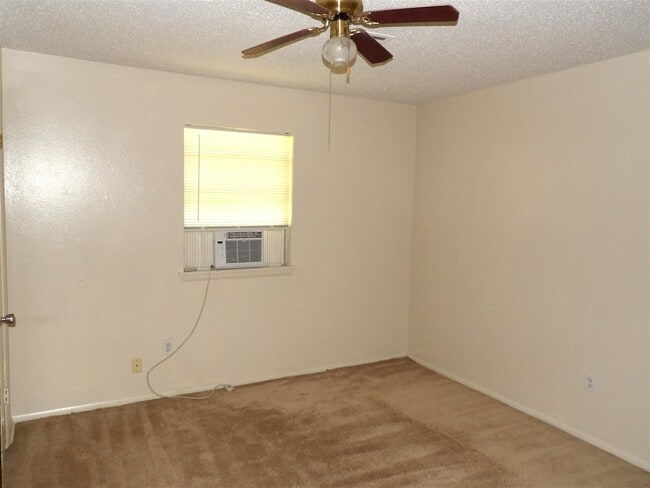 Building Photo - 123 NE Cimarron Trail