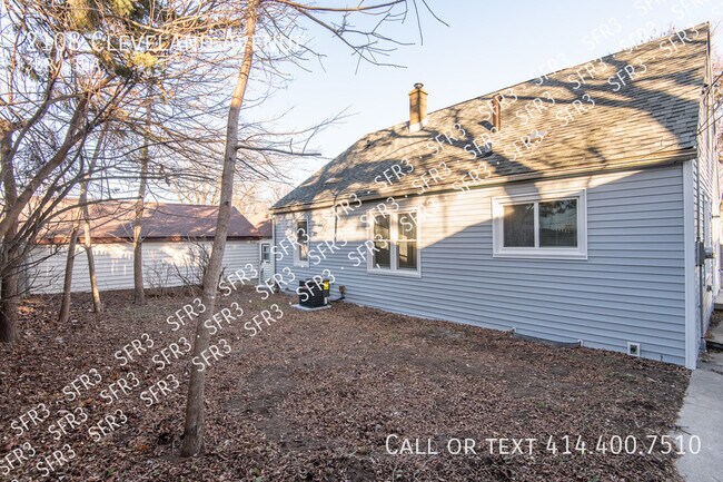 Building Photo - Don't miss this stunning & fully renovated...