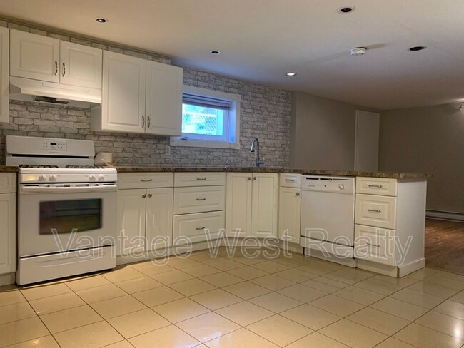 Building Photo - 804 Leon Ave