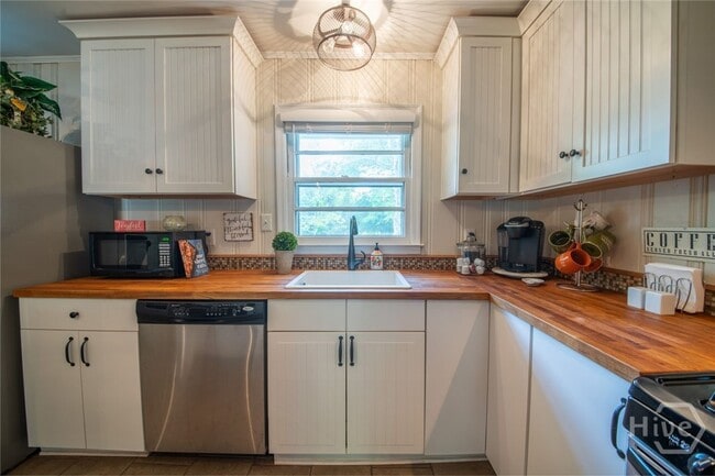 Building Photo - 180 Sherwood Dr