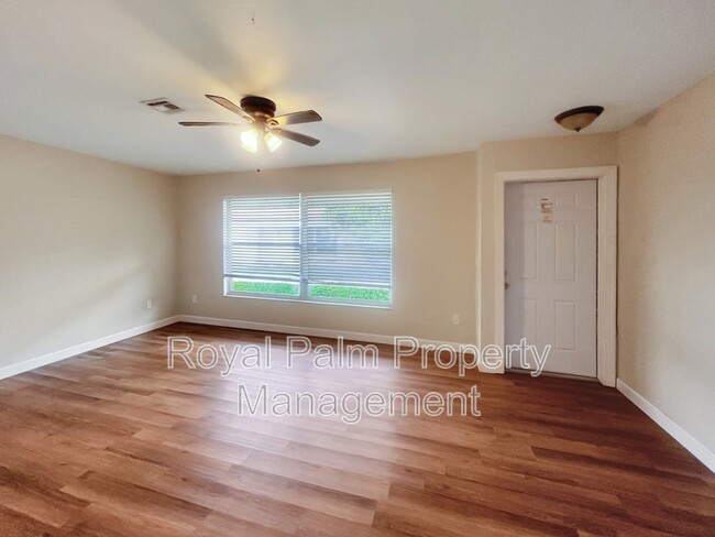 Foto del edificio - 328 Cape Coral Pkwy W