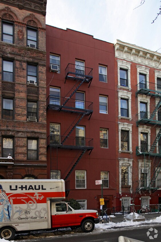 Building Photo - 60 E 7th St