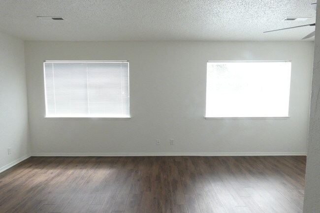 Foto del edificio - 2709 Leslie Rd