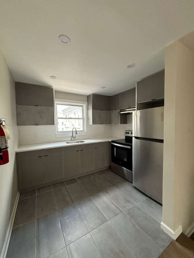 157 Elmwood Ave 2B - 165 Elmwood Ave