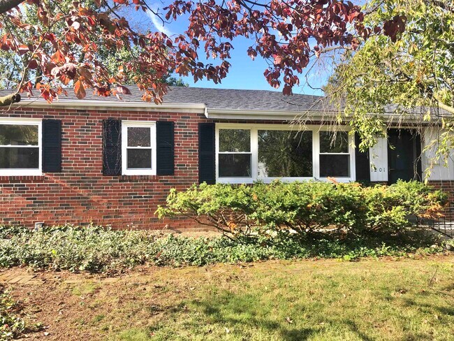 Building Photo - 1201 Buck Ave