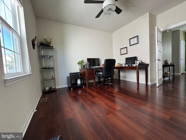 Building Photo - 537 Prizer Ct