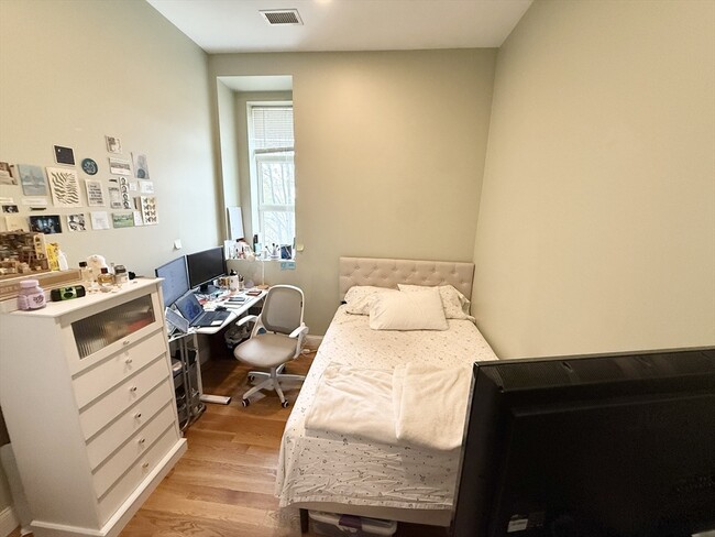 Building Photo - 409 Dudley St