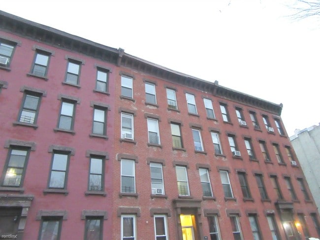 Building Photo - 368 Baltic St