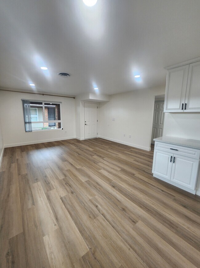 Sala de estar y comedor - 431 S Simpson Ave