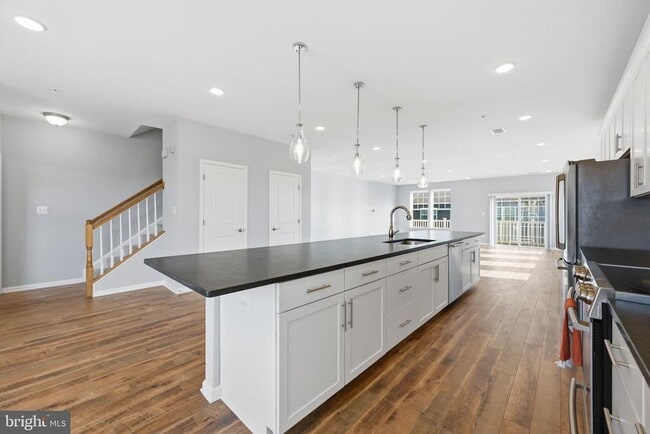 Foto del edificio - 9701 Tealbriar Dr