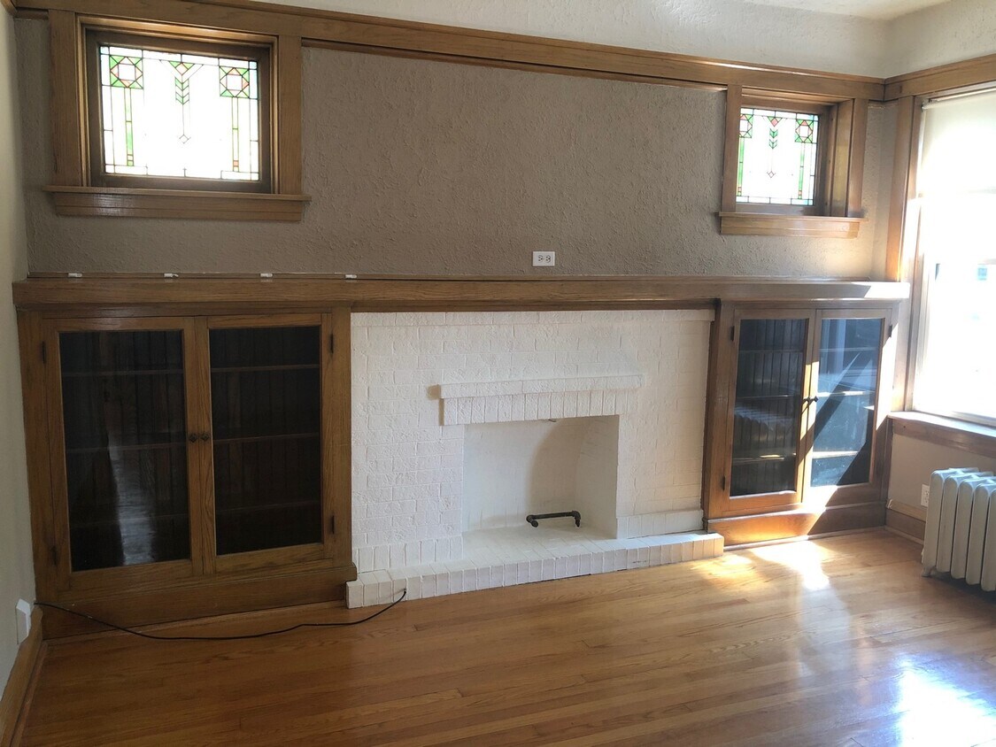 Primary Photo - 4448 N Sacramento Ave