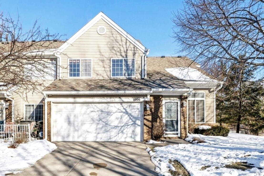 6855 Woodland Ave, West Des Moines, IA 50266 Townhome Rentals in West Des Moines IA