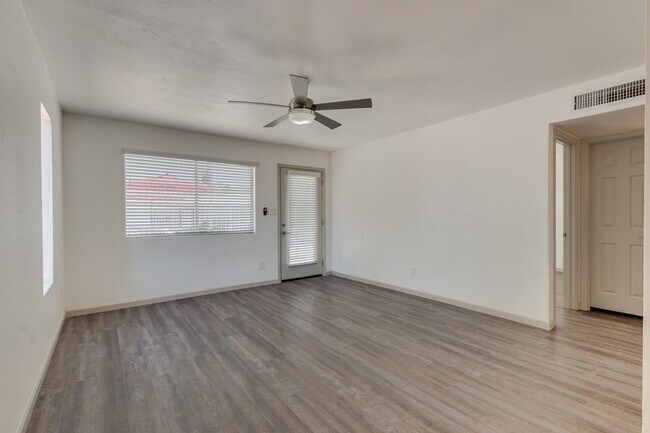 Foto del edificio - $0 First Month Rent! Remodeled 2 Bed Casita w/ Private Patio, W/D & Pool