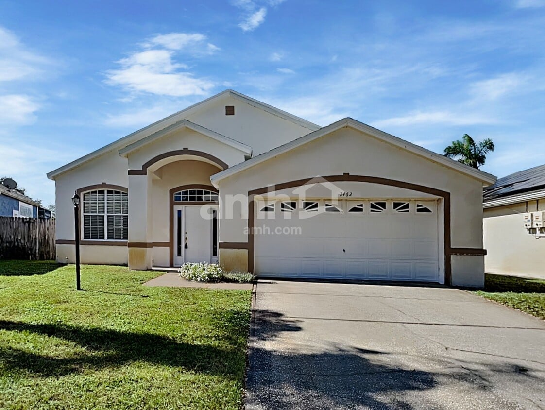 Foto principal - 2462 St Johns Ln