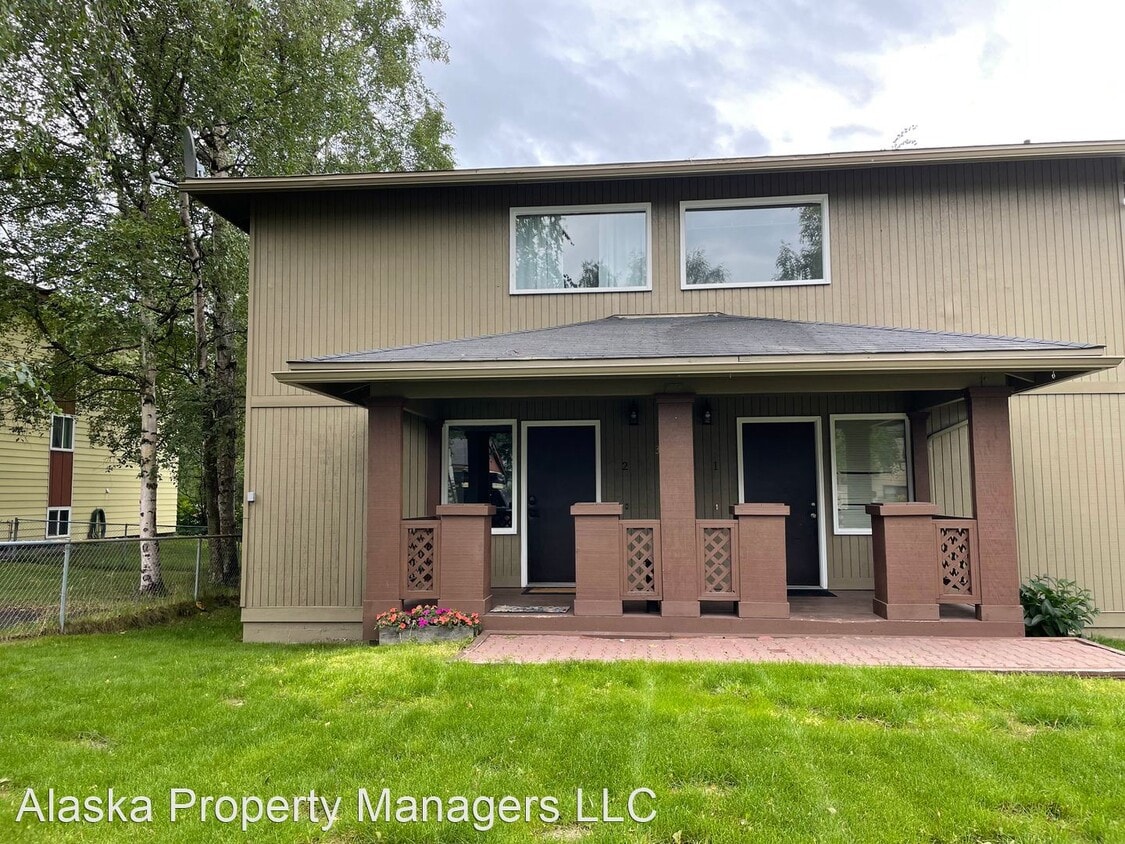 3 br, 2.5 bath House 3302 Iowa St 2 House Rental in Anchorage, AK
