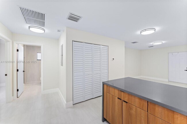 Foto del edificio - 1181 NW 66th St